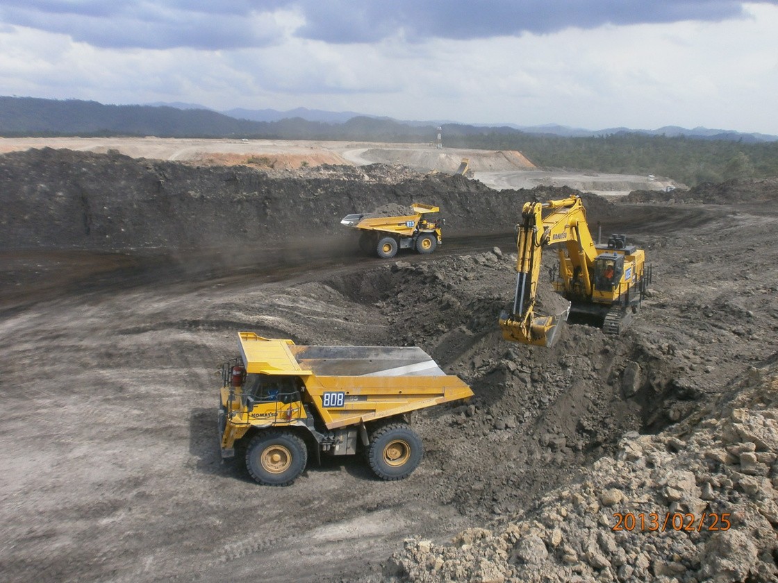 Crushing_Loading_Coal_At_Stockpile.jpg
